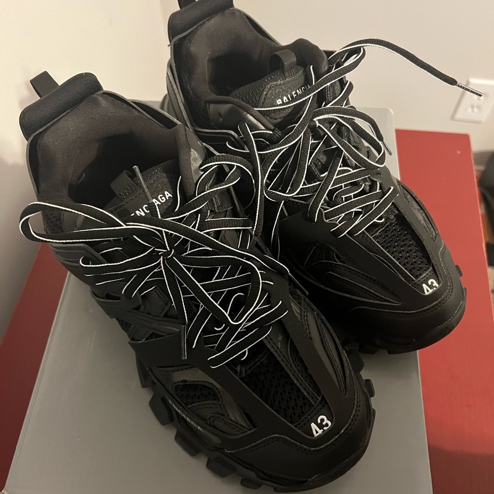 Balenciaga Men's Black Athletic Shoes - Picture 2 of 7